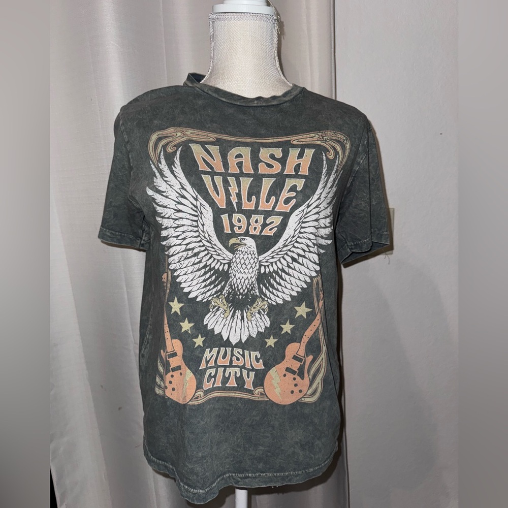 Bold Nashville Music City 1982 Graphic T-Shirt